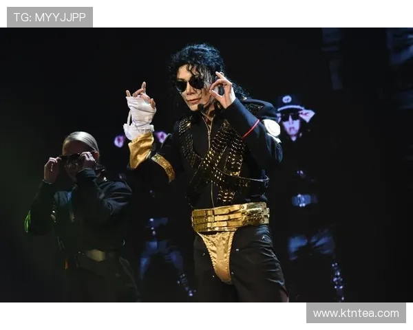 《聚焦荣耀时刻：LOL世界赛冠军奖牌背后的传奇与梦想》