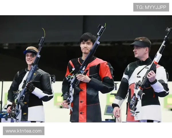 中国队勇夺世界冠军掀起全民体育热潮激发年轻人奋勇拼搏精神