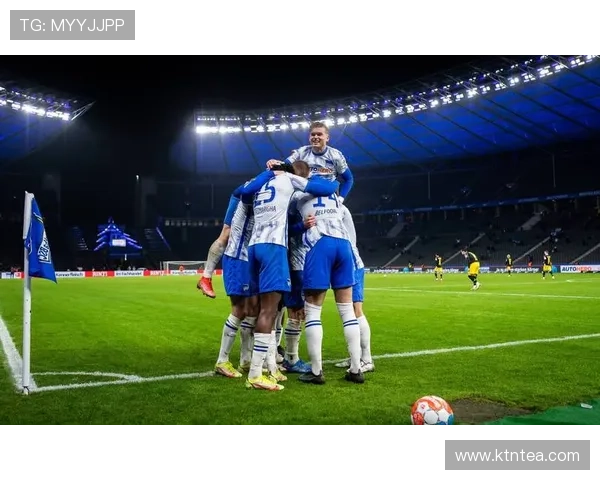 柏林联队力压强敌继续领跑德甲，战术革新助力球队创历史最佳战绩