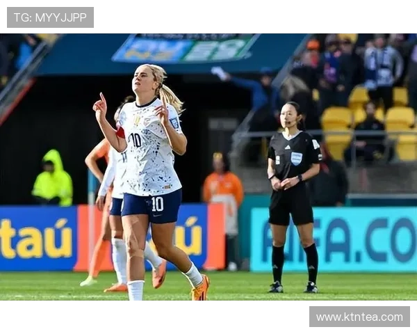 中国足球队迎战亚洲强敌，备战世界杯预选赛全力出击