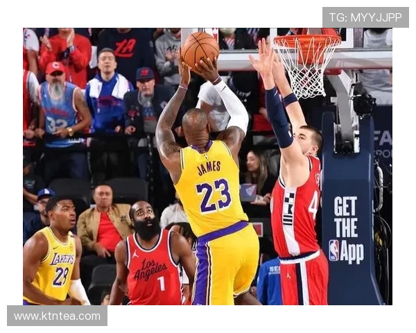 詹姆斯领衔湖人复兴之路 新赛季冲击总冠军目标明确